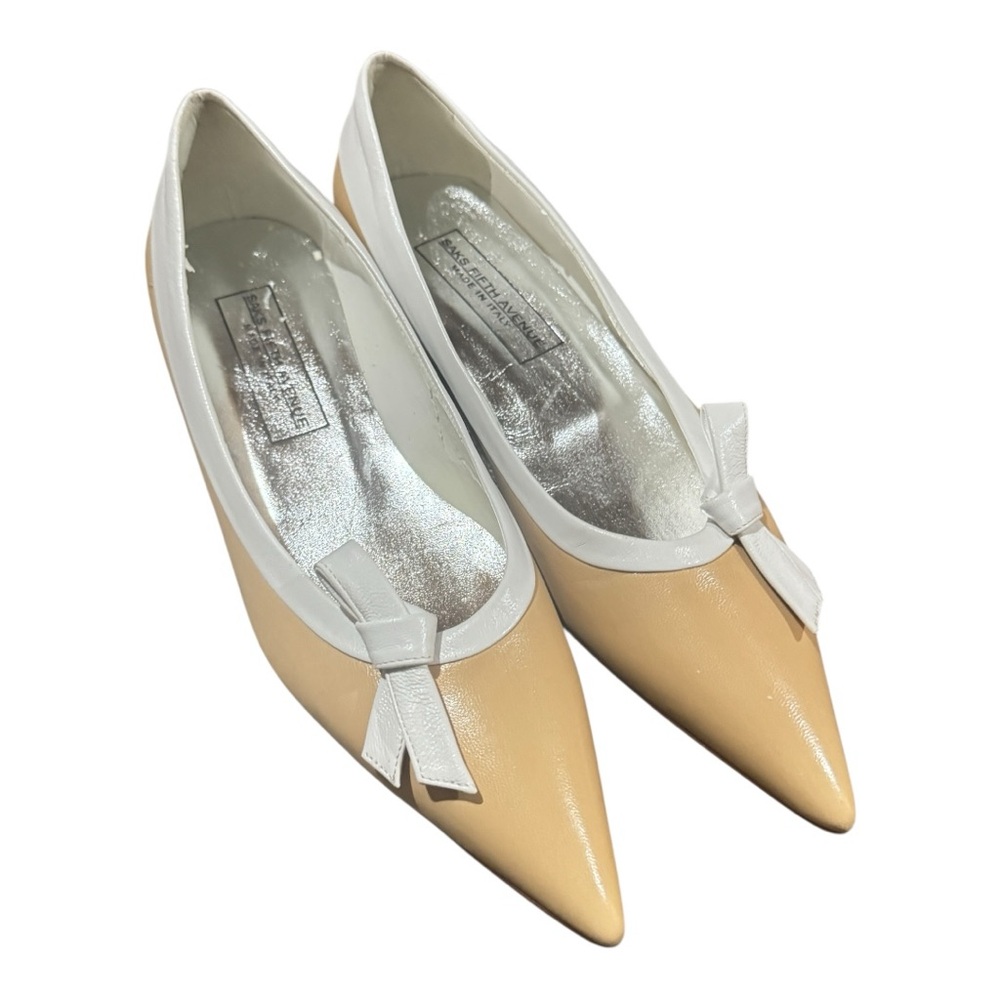 NEW VTG Saks Fifth Avenue Pointed Toe Flats Sz 7 Beige White Bow Leather Slip-On